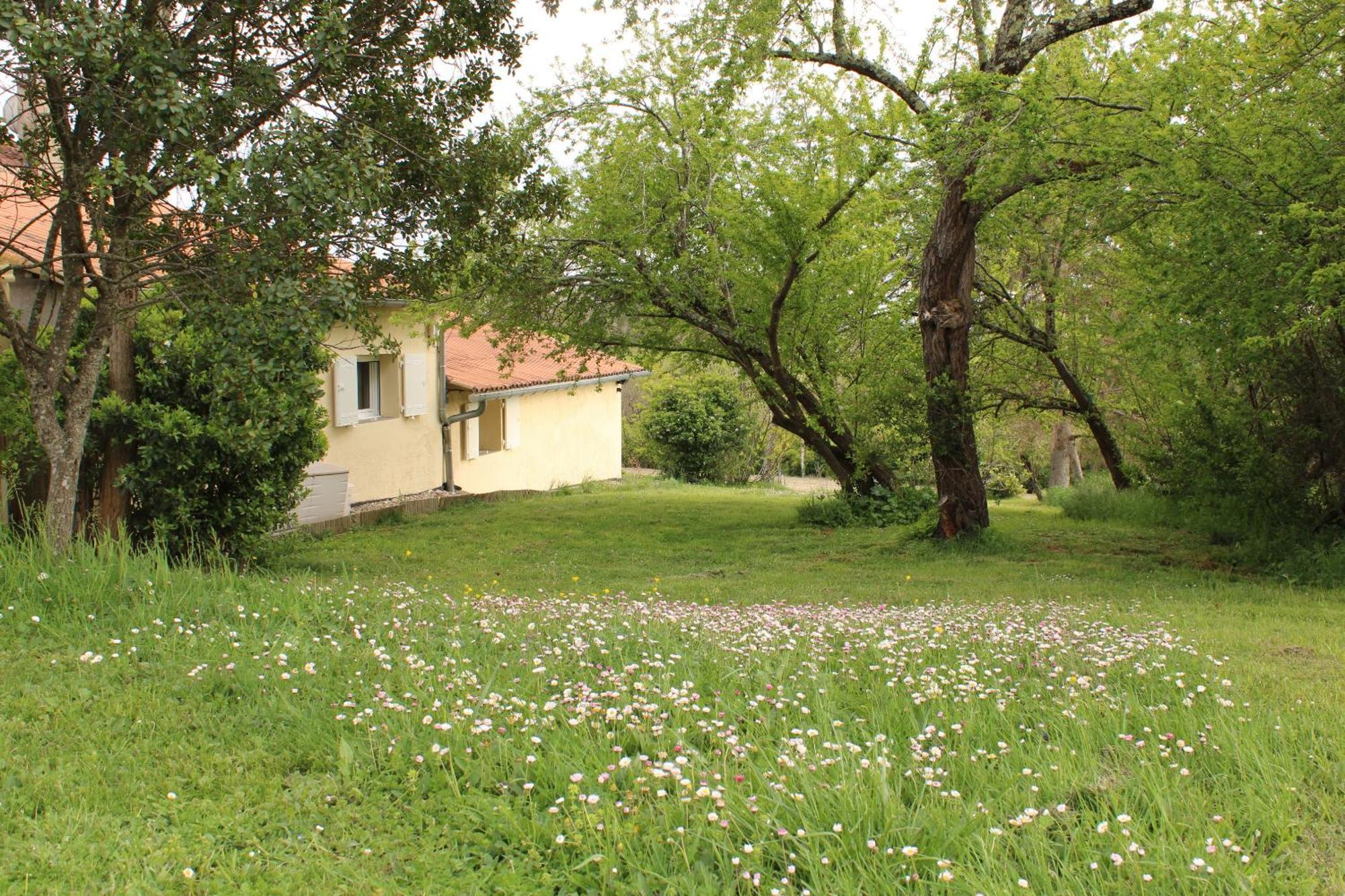 Au Milieu Des Champs Lectoure Exterior foto